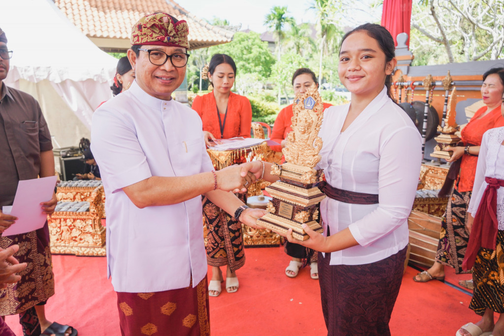 Sekda Adi Arnawa Tutup Bulan Bahasa Kabupaten Badung tahun 2024